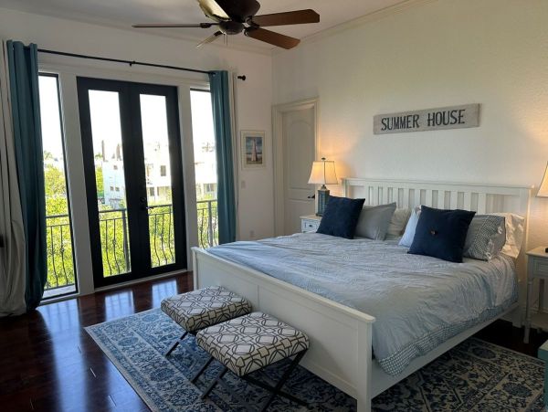 Luxury Four Bedroom Vacation Rental on Longboat Key Sleeps 8